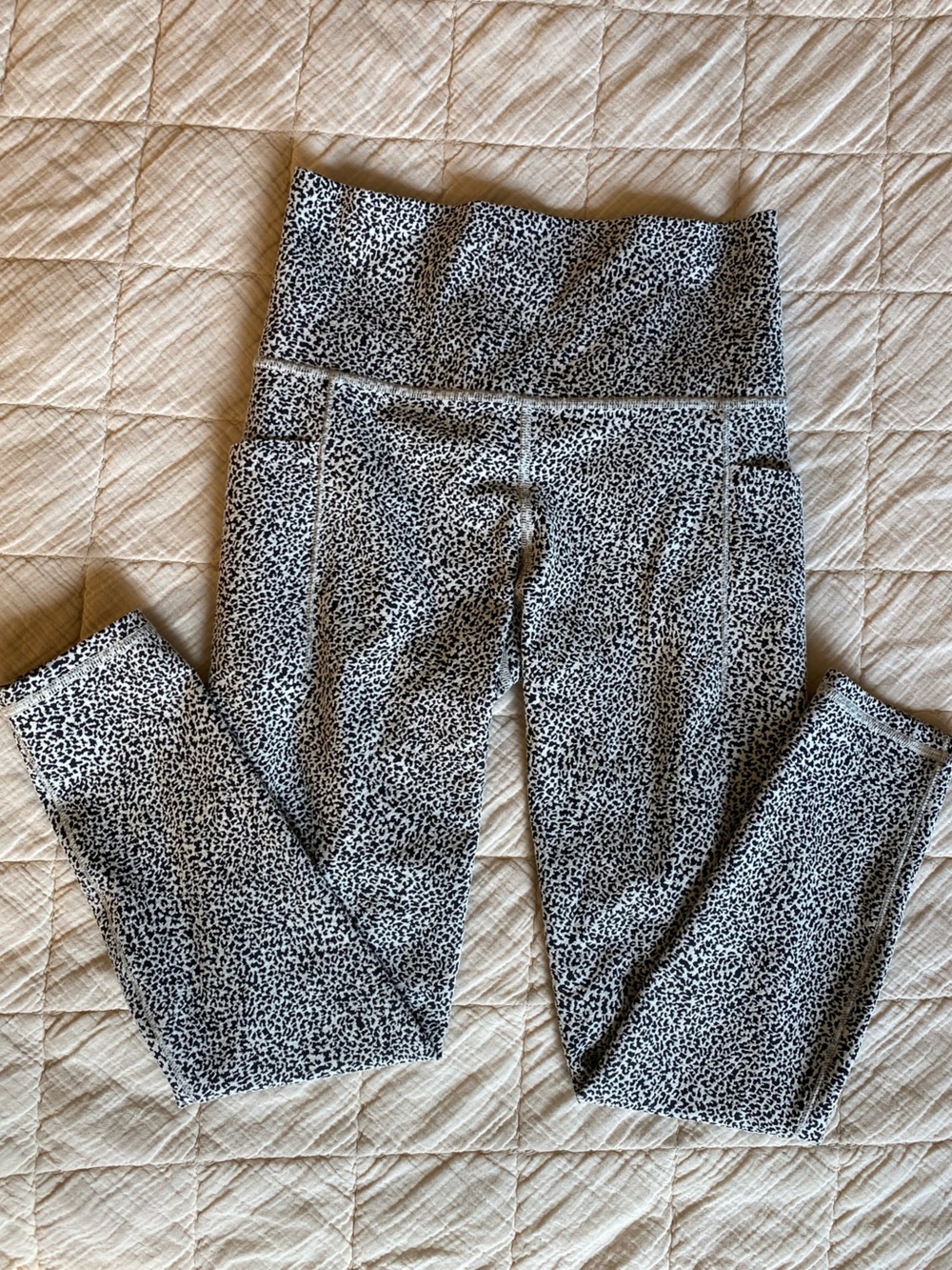 Athleta Leopard-Print Leggings in Black & White
Size XS